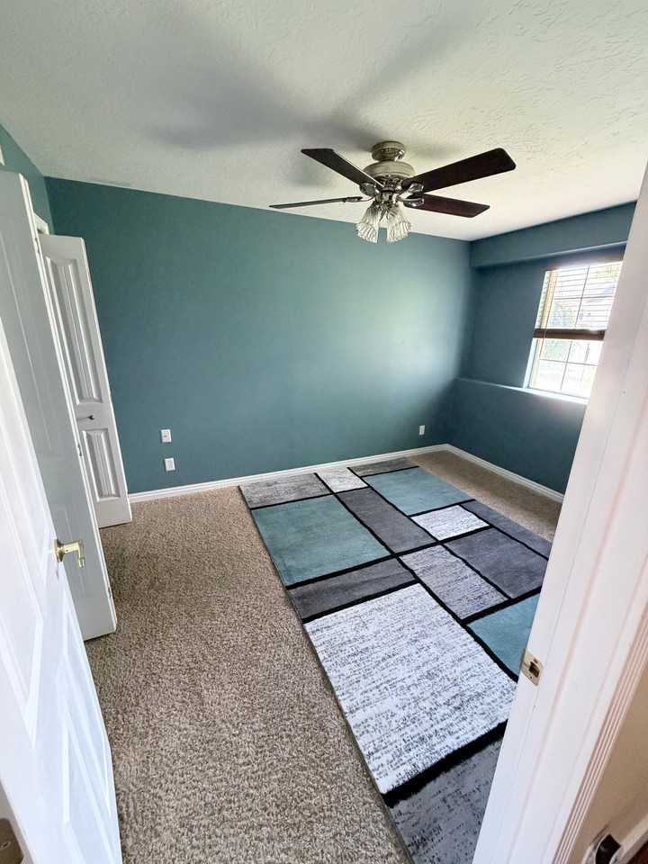 212 W Amanda Lynn Ln - Photo 4 of 7