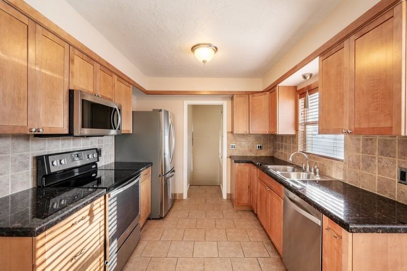 2683 S Glenmare St - Photo 2 of 11