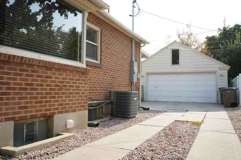 2683 S Glenmare St - Photo 3 of 11