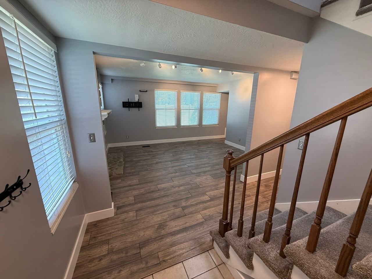 1242 E Freshman Cir - Photo 3 of 23