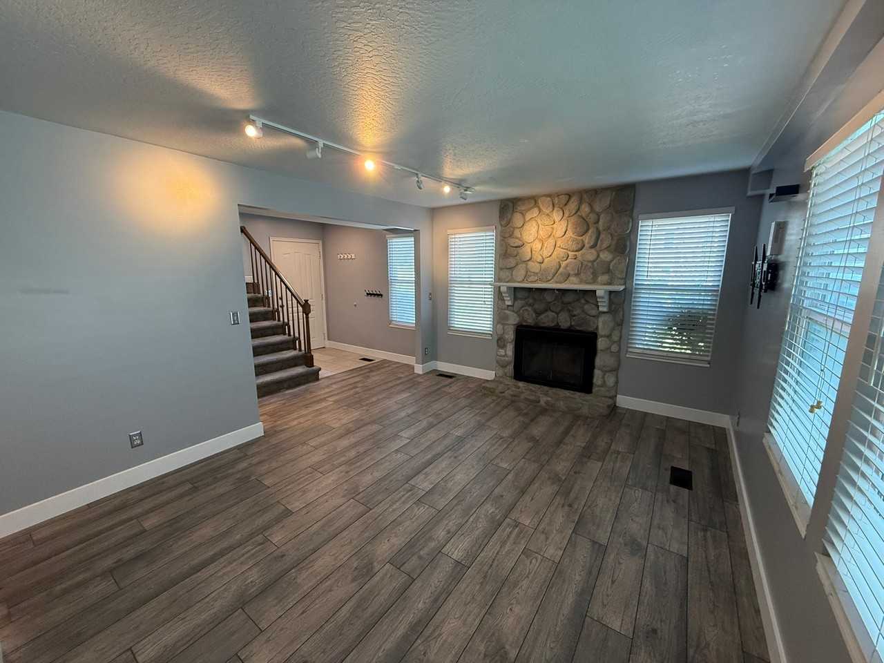1242 E Freshman Cir - Photo 4 of 23