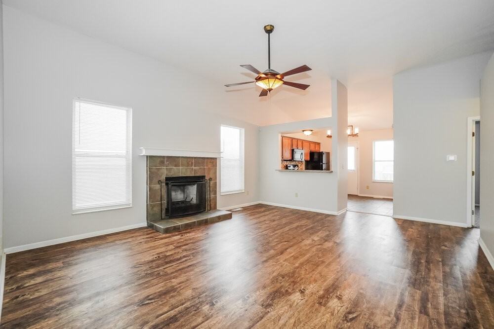 1270 Pinnacle Dr - Photo 3 of 15