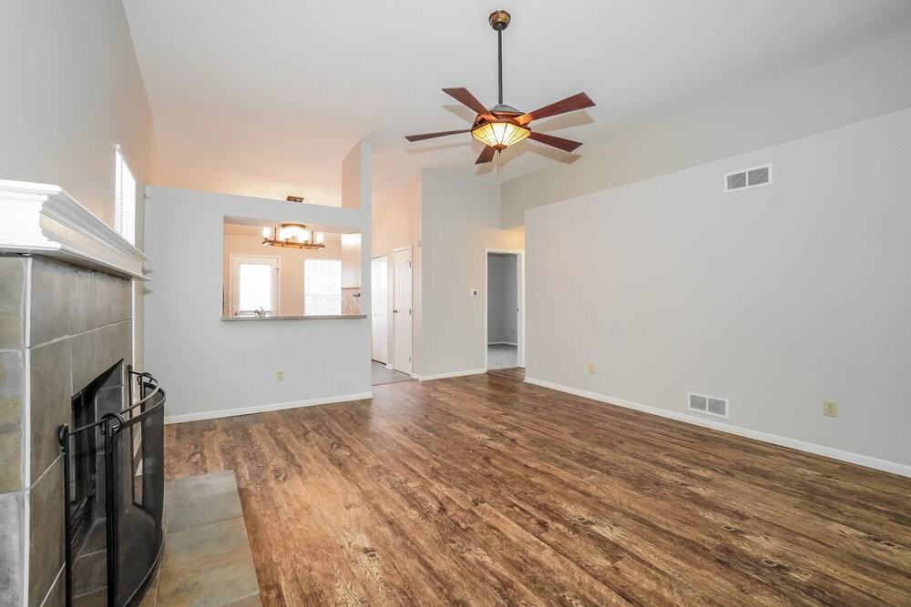 1270 Pinnacle Dr - Photo 4 of 15