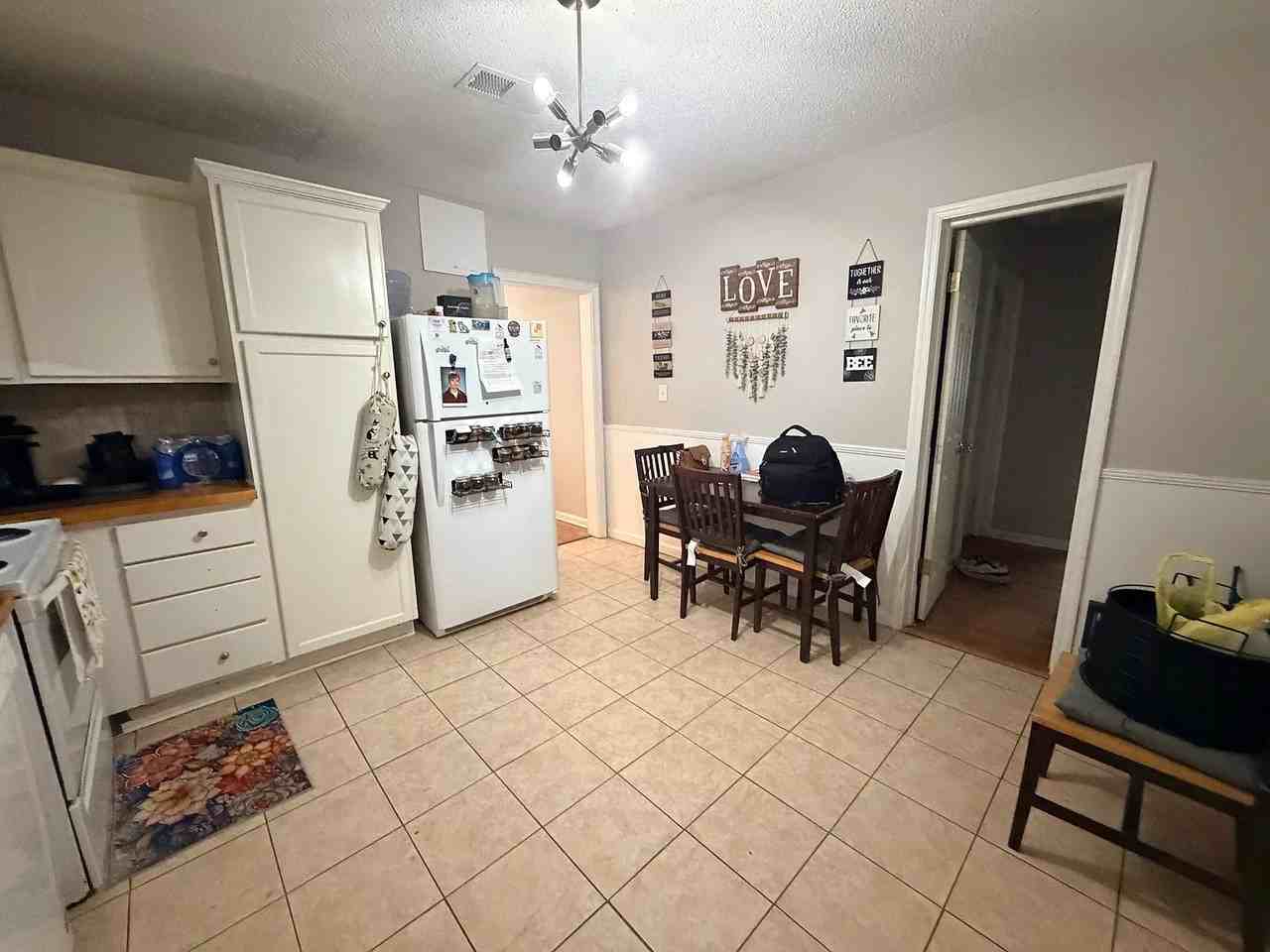 2092 Heckle St - Photo 4 of 9