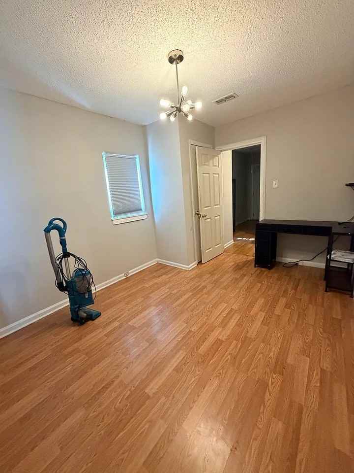 2092 Heckle St - Photo 5 of 9