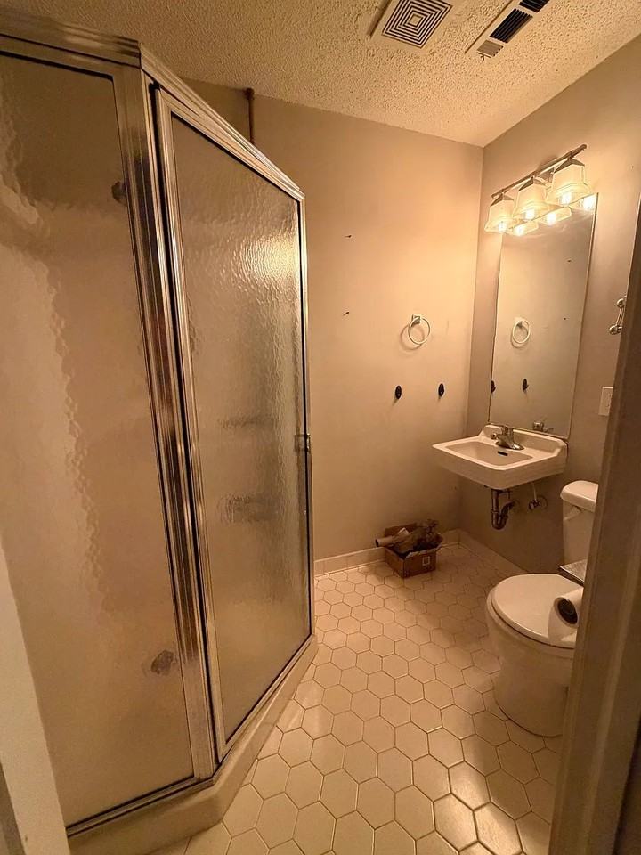 2092 Heckle St - Photo 7 of 9