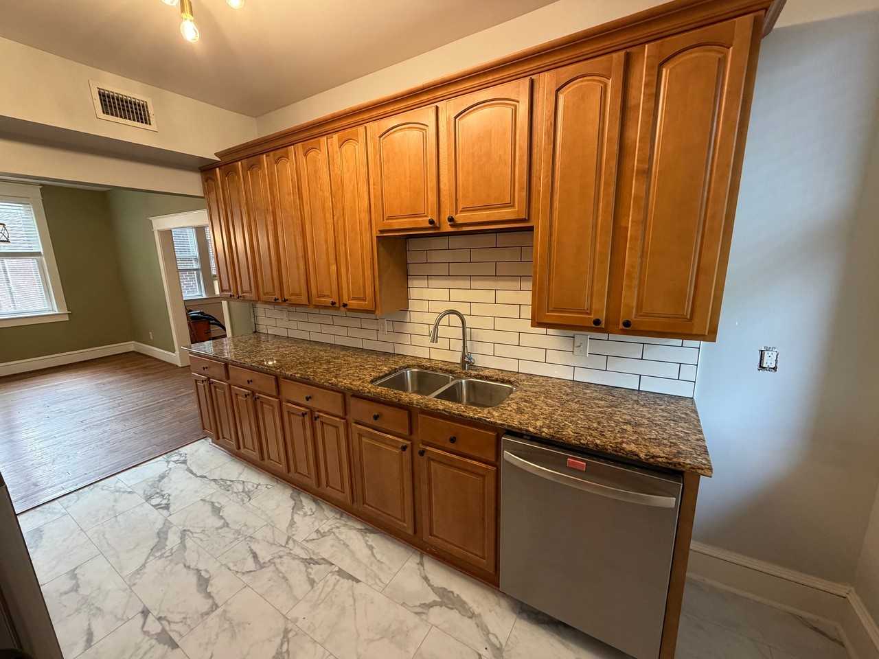 200 W 31st St #202