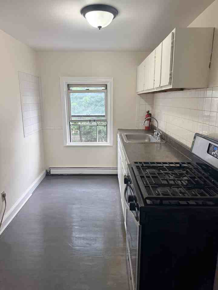 383 Cary Ave #2 - Photo 5 of 6