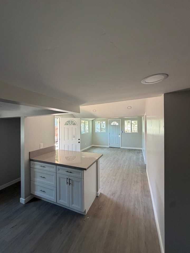 2420 Ridgeway Dr - Photo 4 of 18