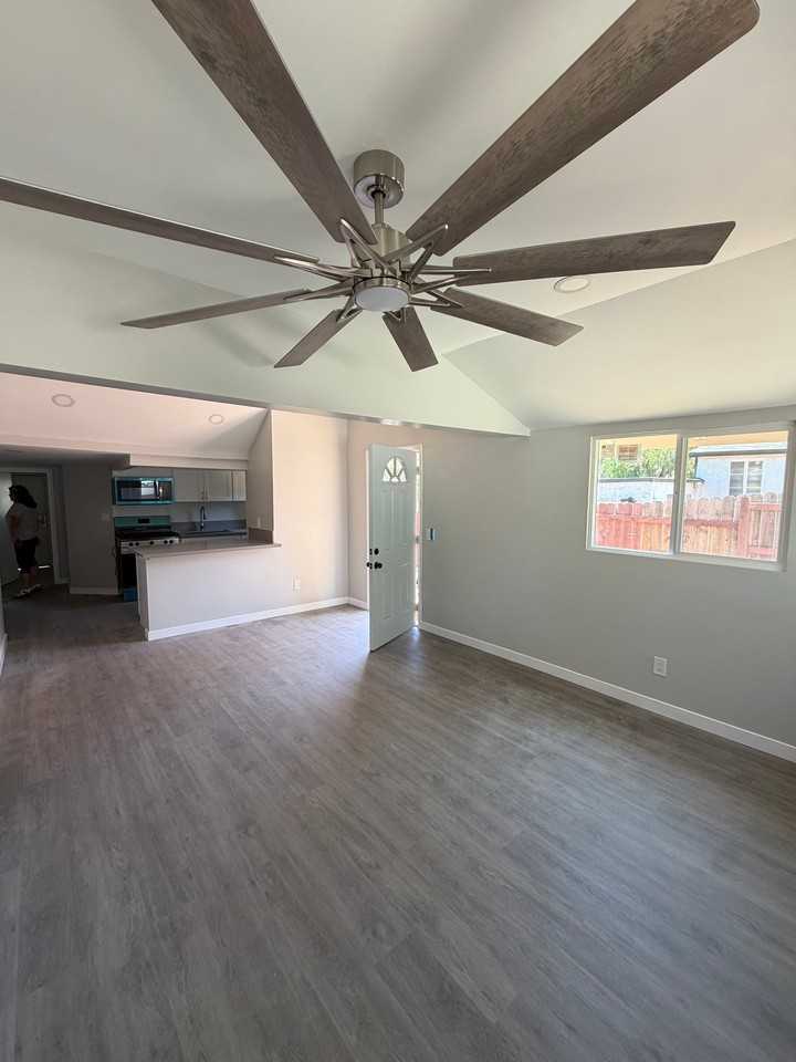 2420 Ridgeway Dr - Photo 6 of 18