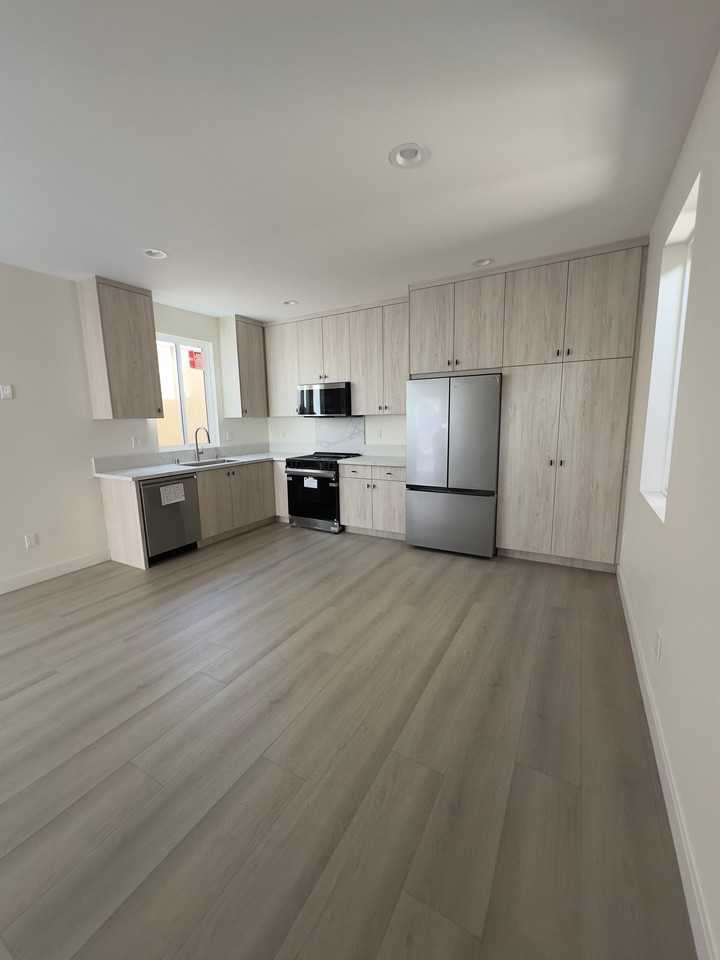 1153 Alameda Ave #C - Photo 3 of 11