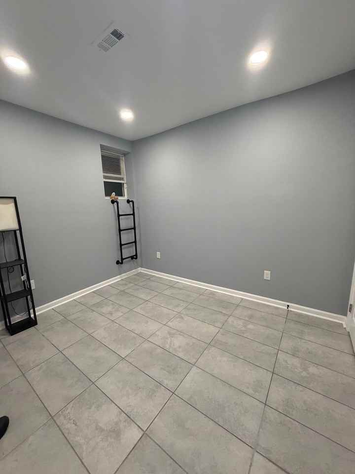 1623 E Lanvale St - Photo 3 of 7