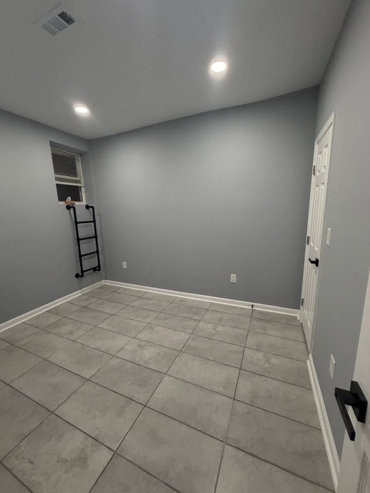 1623 E Lanvale St - Photo 4 of 7