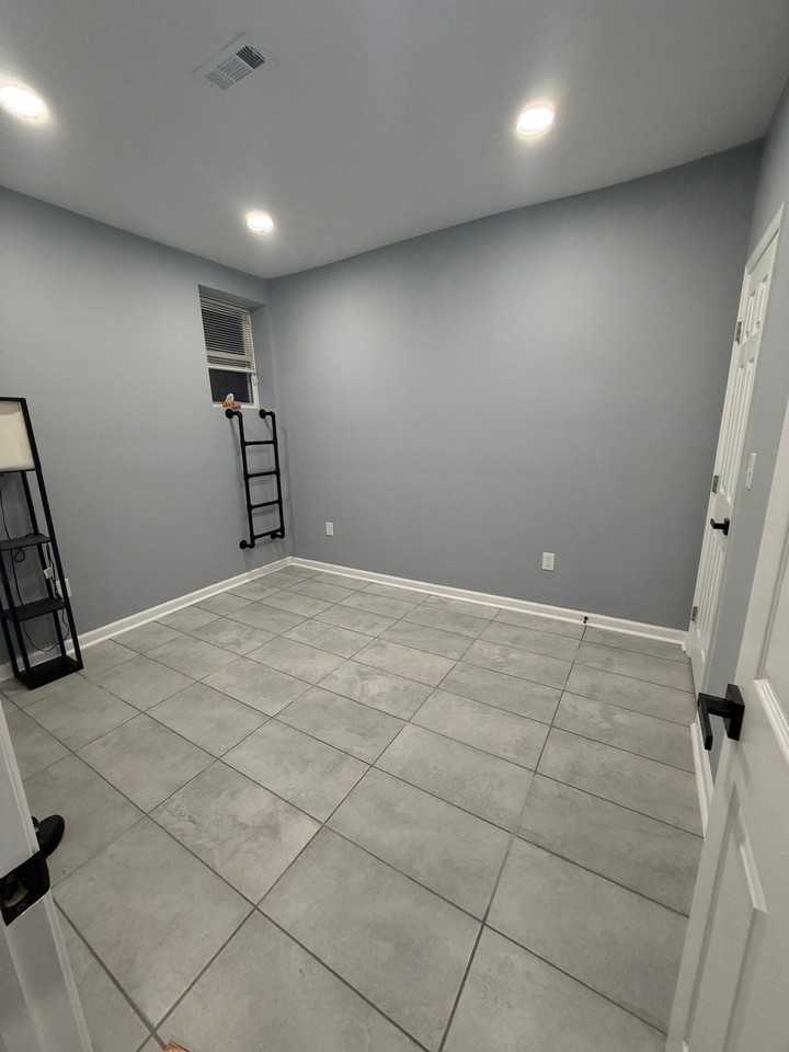 1623 E Lanvale St - Photo 6 of 7