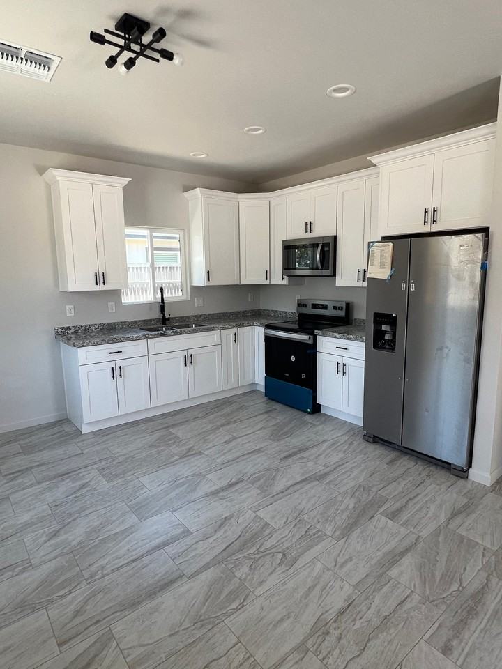1530 N Columbus Blvd #1-2 - Photo 7 of 20