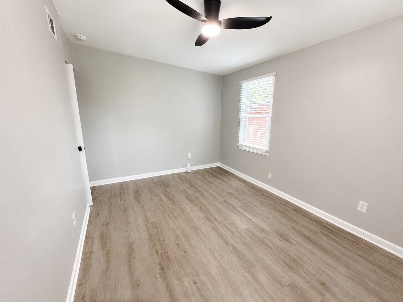 1672 Thornton Pl Sw #B - Photo 2 of 10