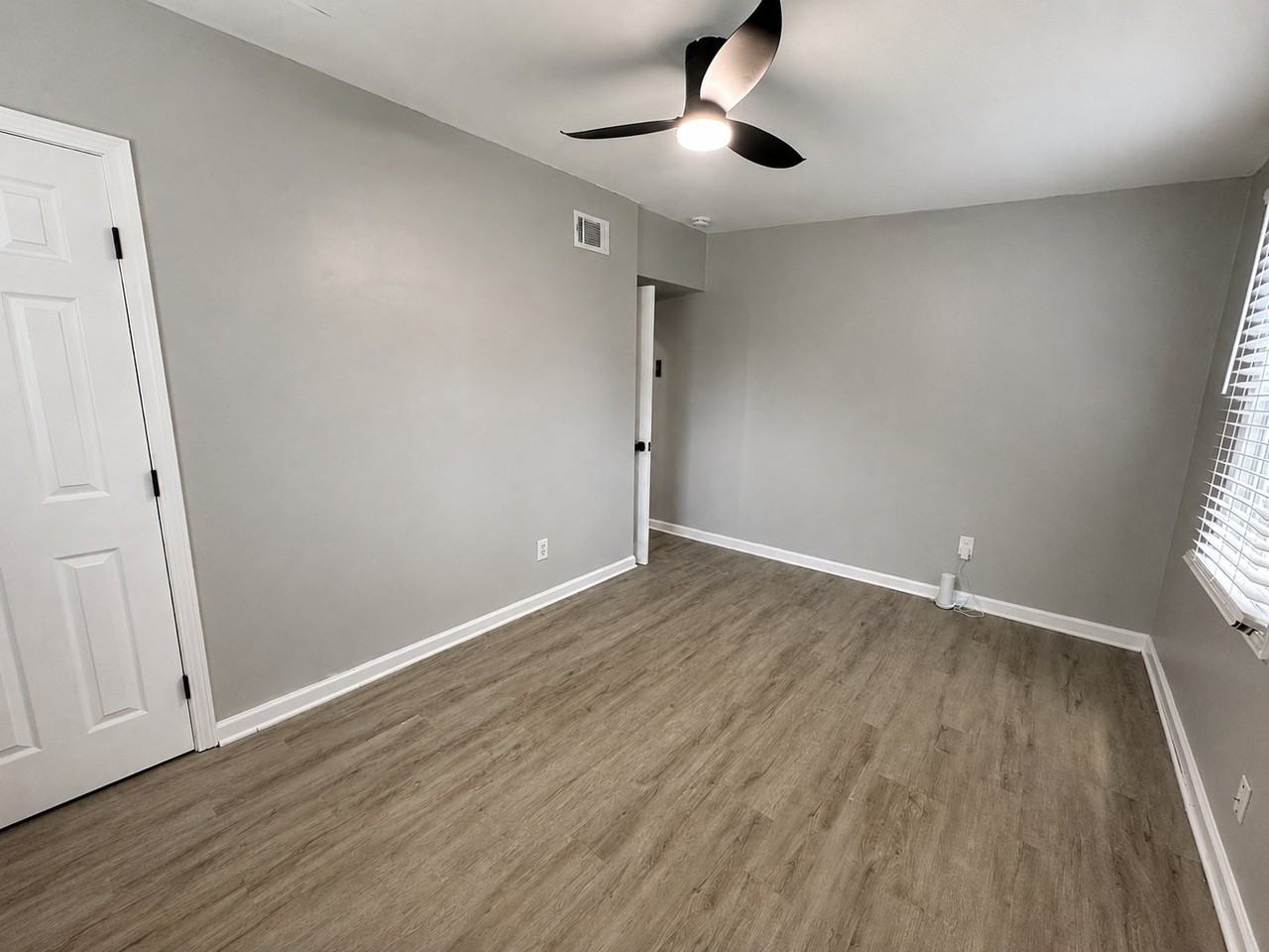 1672 Thornton Pl Sw #B - Photo 3 of 10