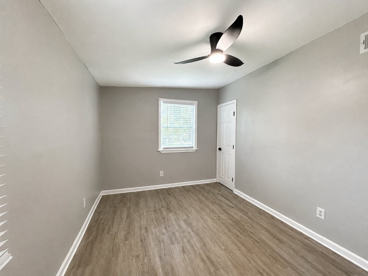 1672 Thornton Pl Sw #B - Photo 4 of 10