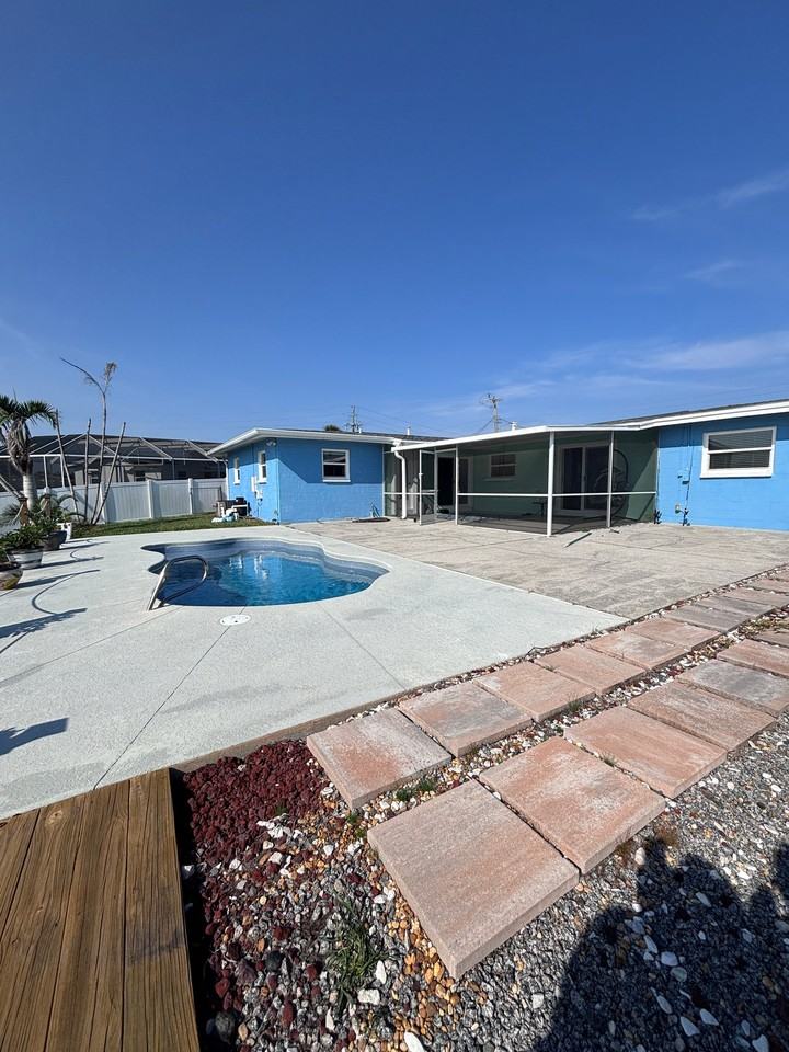 1550 Mars St - Photo 4 of 20