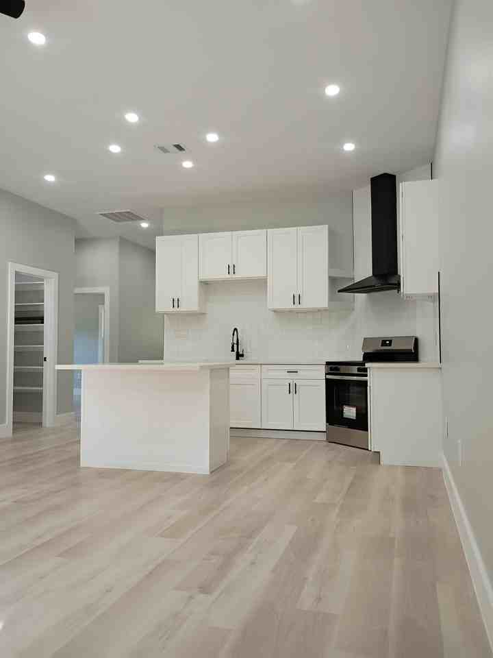 982 Dundee St #982 - Photo 5 of 17