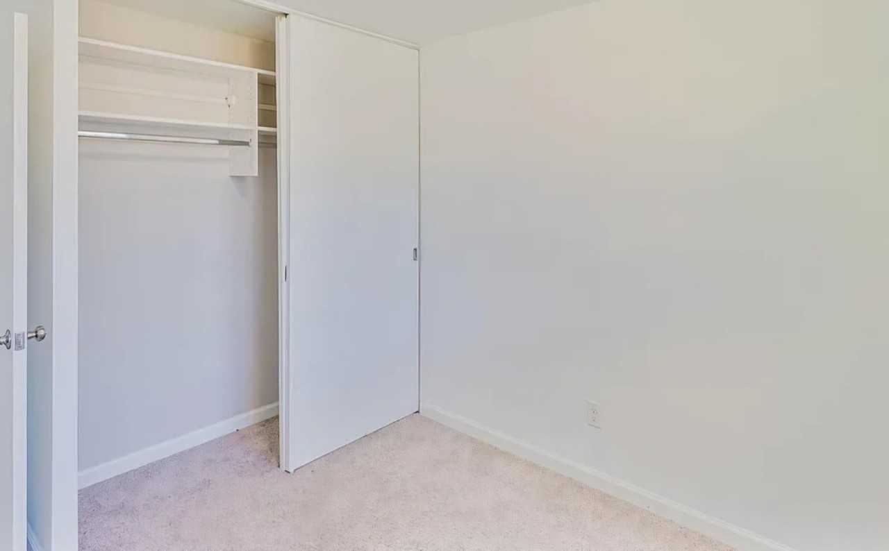 2715 Farnsworth Dr - Photo 4 of 11