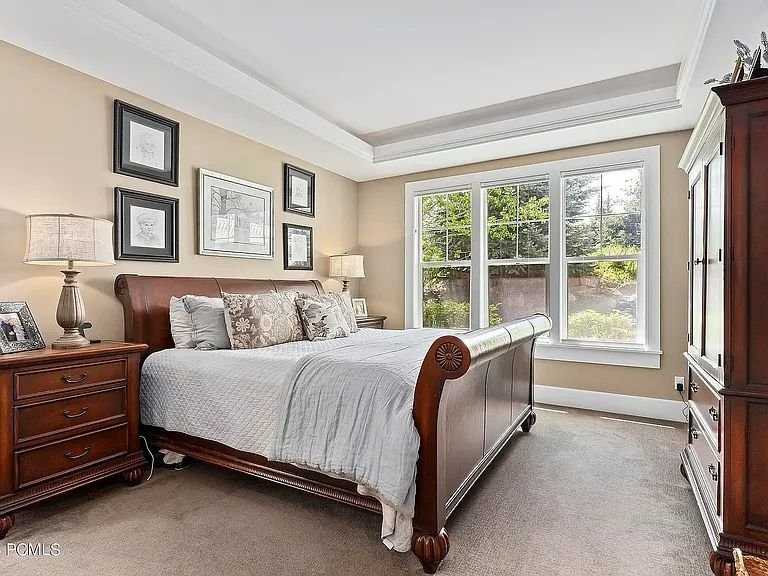520 Mission Dr - Photo 3 of 19