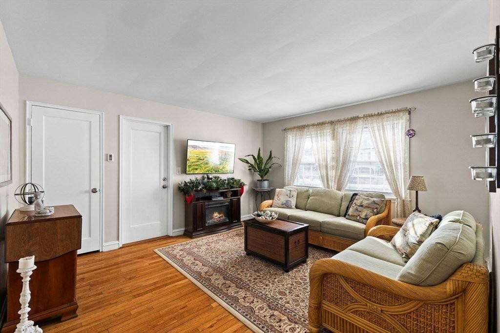 180 S Main St #5 - Photo 4 of 18