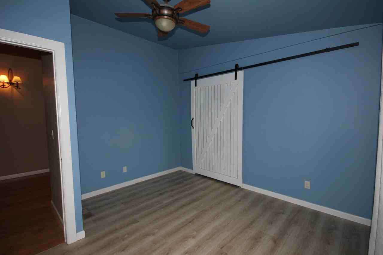 819 E 10th St - Photo 6 of 12