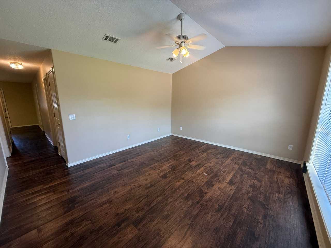 2618 W C St - Photo 2 of 26