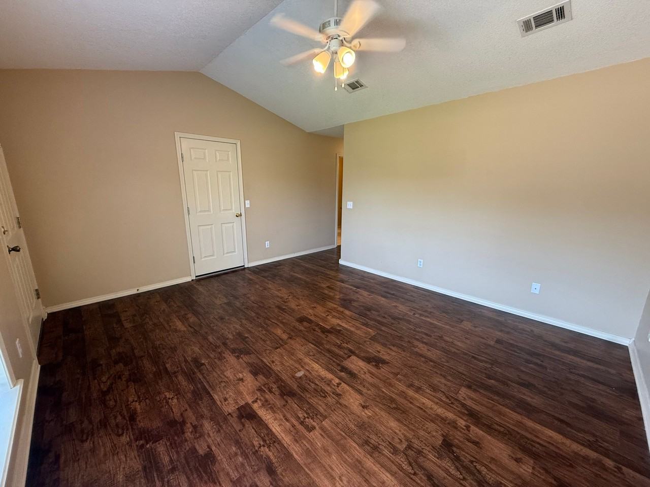 2618 W C St - Photo 3 of 26