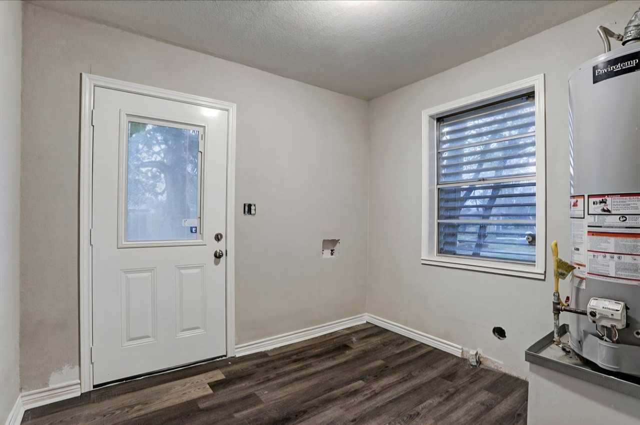 721 Roosevelt St - Photo 5 of 7