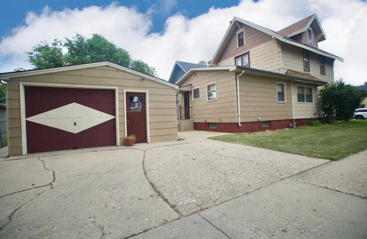 724 S 3rd St - Photo 2 of 11