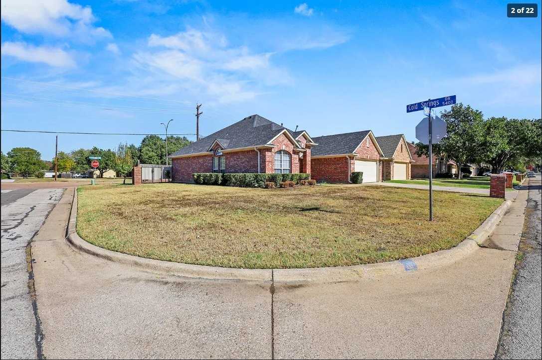 2127 Ballycastle Dr - Photo 2 of 20