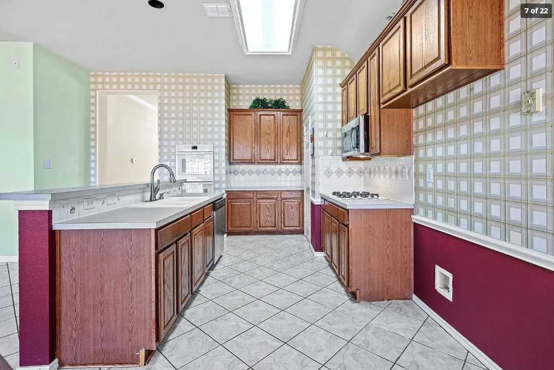 2127 Ballycastle Dr - Photo 7 of 20