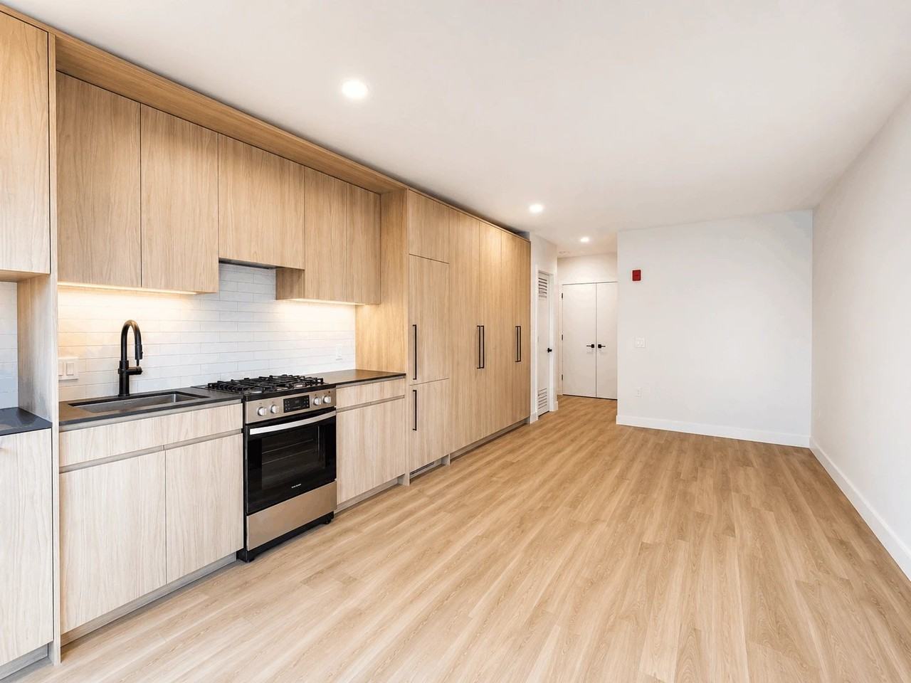 1357 W Fulton St - Photo 3 of 14