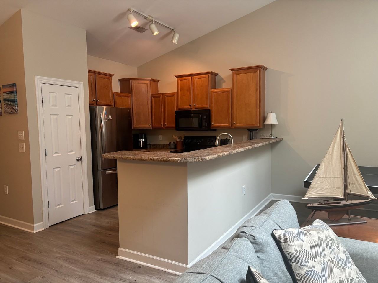 5118 Christian Dr - Photo 3 of 15