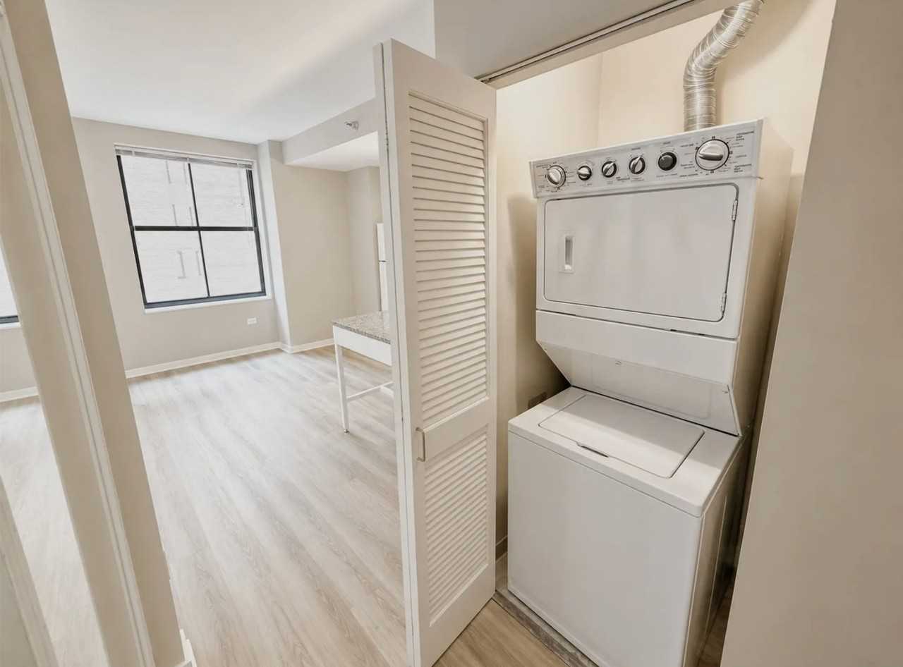 159 N Wells St - Photo 4 of 11