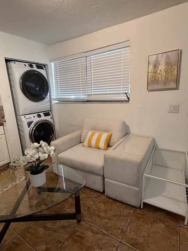 3485 Nw.Street #B - Photo 2 of 13
