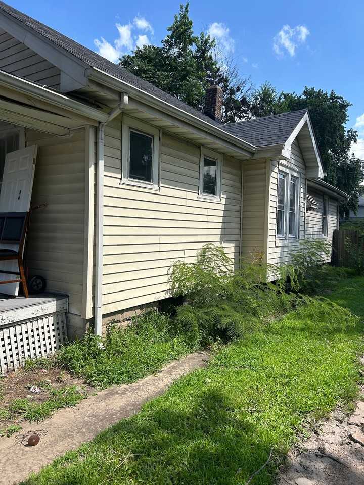 2410 Sheridan Ave - Photo 2 of 15