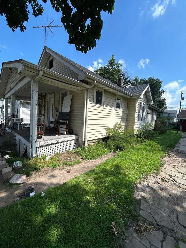 2410 Sheridan Ave - Photo 3 of 15