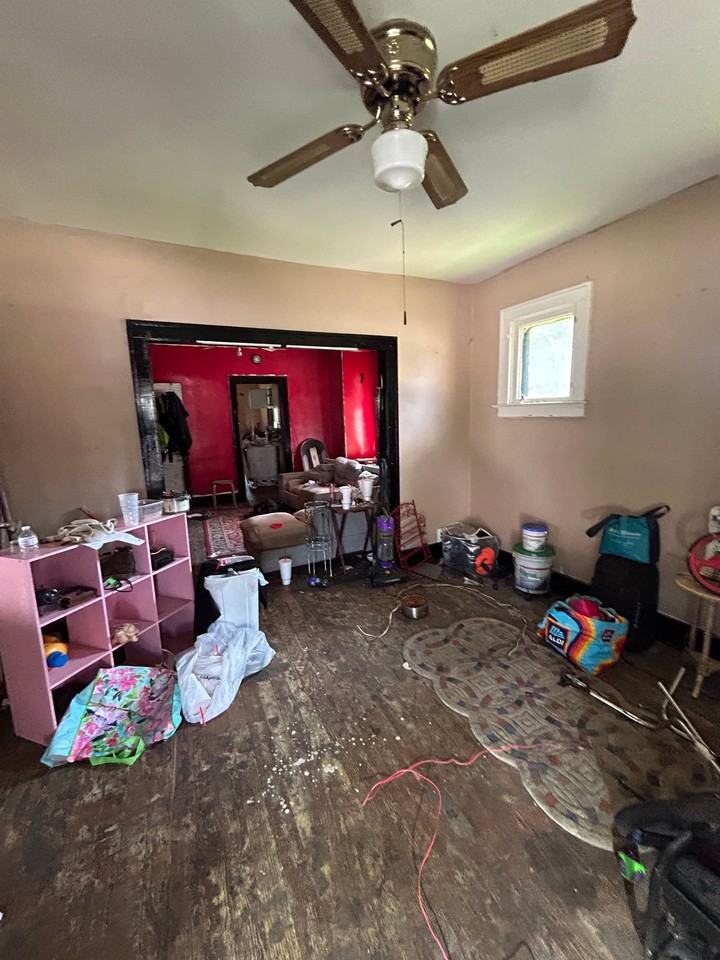 2410 Sheridan Ave - Photo 5 of 15