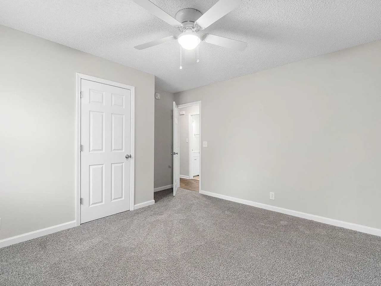 214 Tobacco Rd - Photo 4 of 17