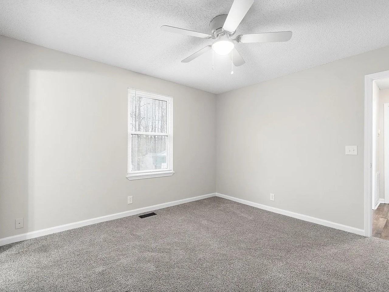 214 Tobacco Rd - Photo 5 of 17