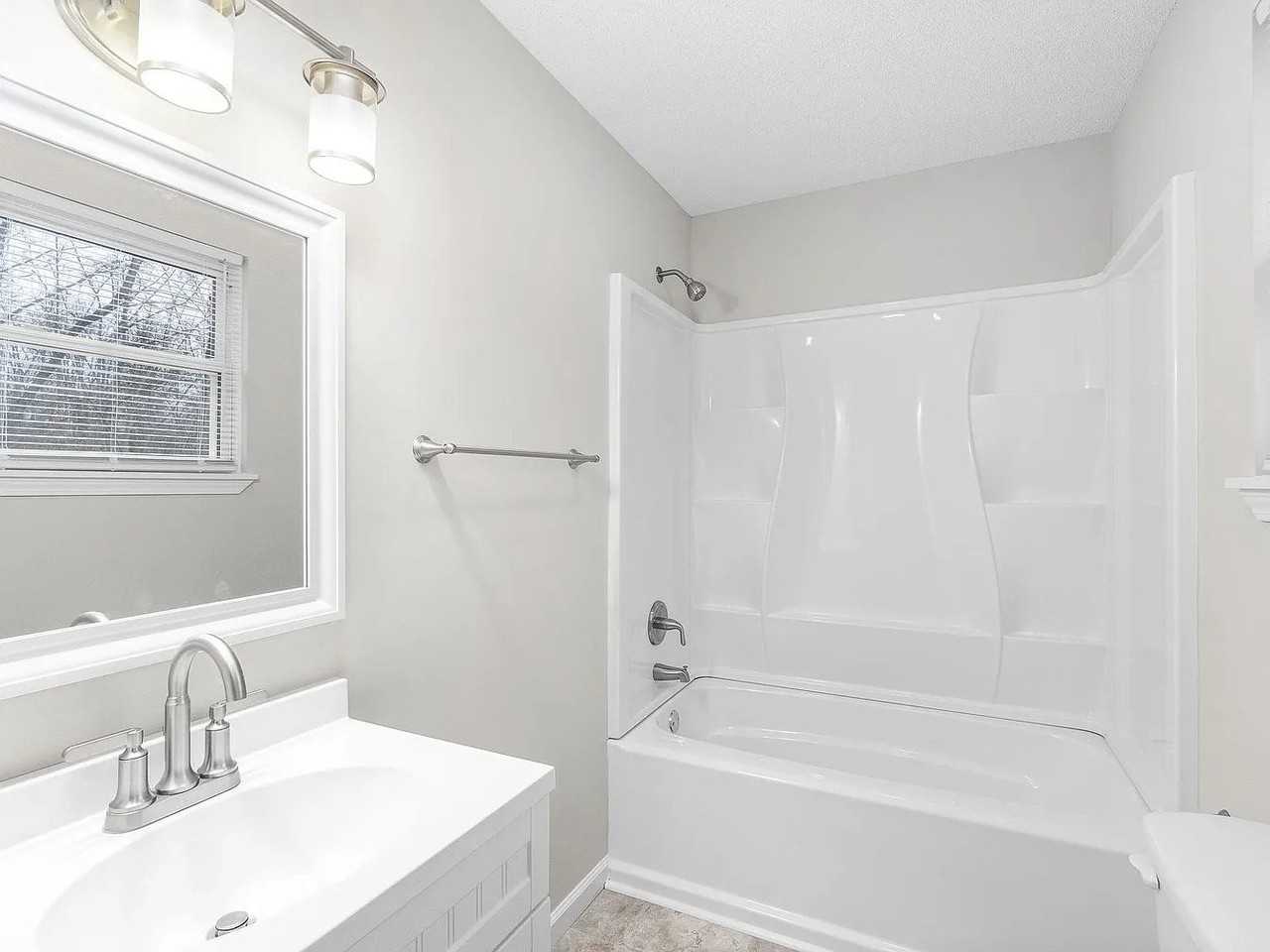 214 Tobacco Rd - Photo 6 of 17