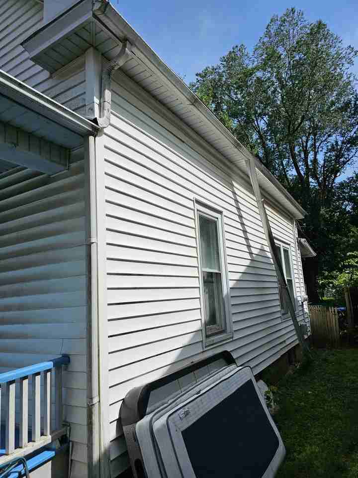 945 W Packard St - Photo 3 of 20