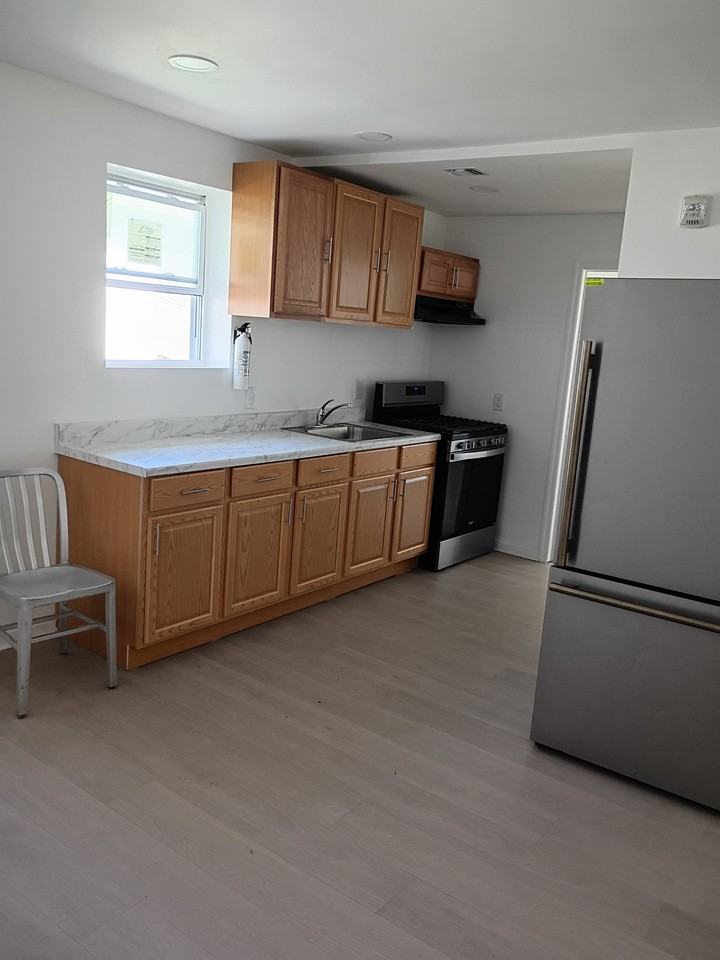 246 E Hanover St #2 - Photo 3 of 17