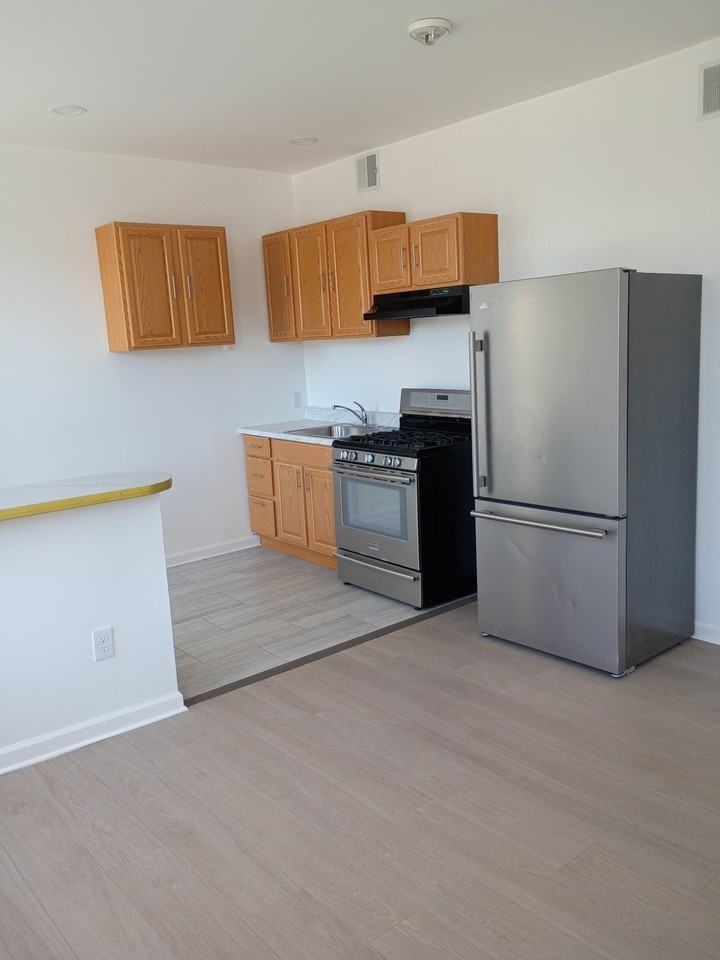 246 E Hanover St #2 - Photo 6 of 17