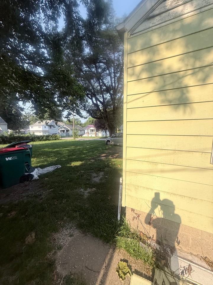 1746 N Woodford St - Photo 2 of 18