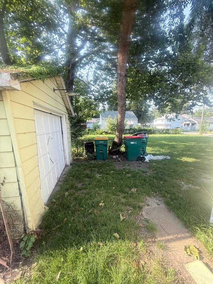 1746 N Woodford St - Photo 3 of 18