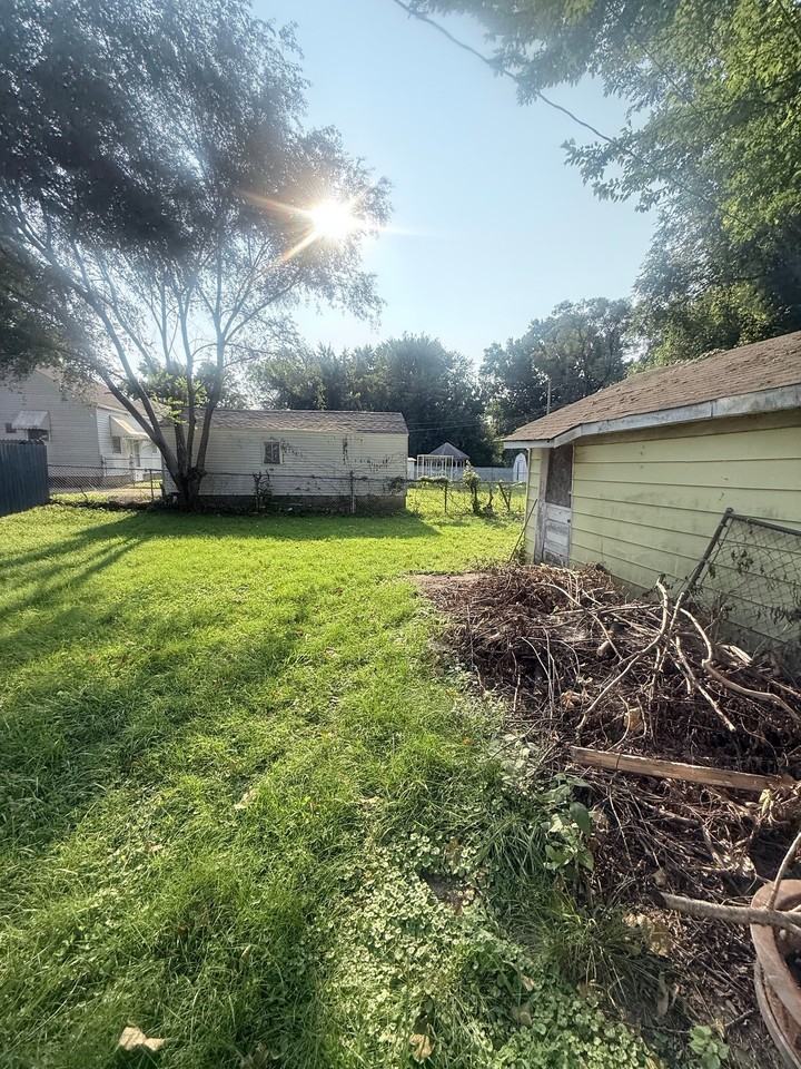 1746 N Woodford St - Photo 4 of 18